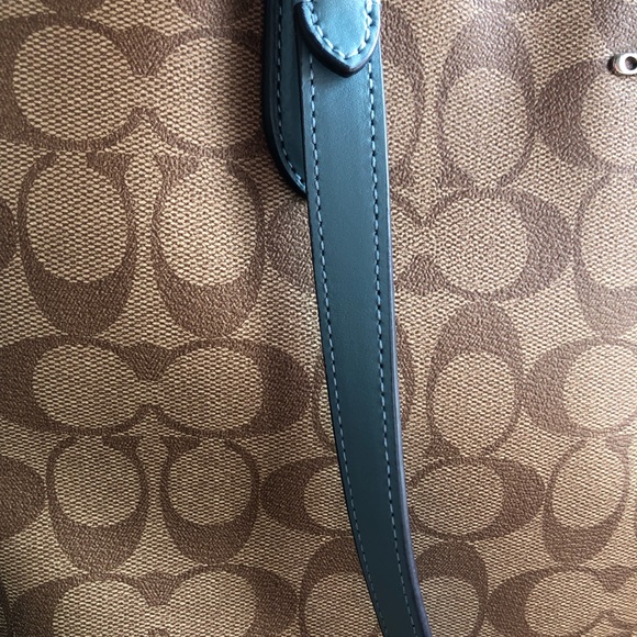 Coach Handbag🌺 - Picture 4 of 6